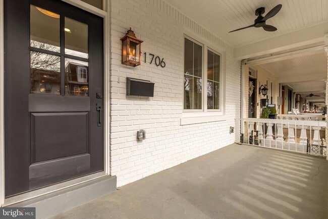 property at 1706 Bay St SE