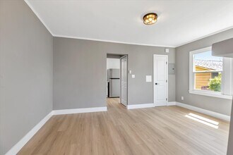 5284 Belvedere St in Oakland, CA - Foto de edificio - Building Photo