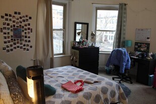 923 Beacon St in Boston, MA - Building Photo