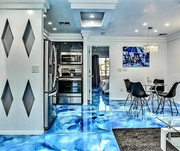 470 S Calle Encilia, Unit D BUILDING in Palm Springs, CA - Building Photo - Building Photo