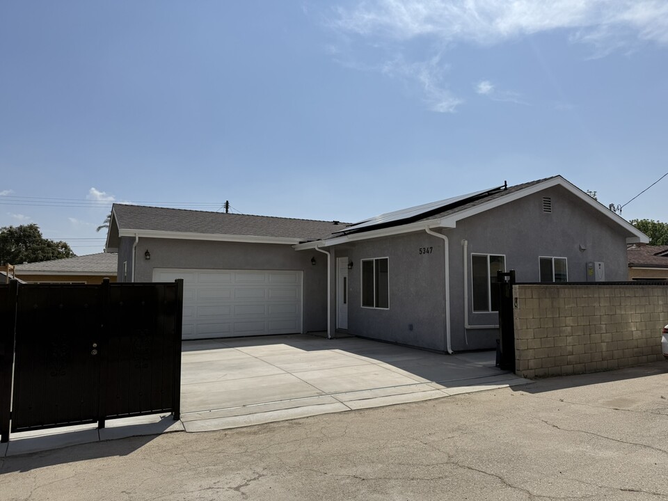 5347 Cogswell Rd in El Monte, CA - Building Photo