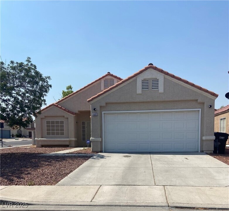 1121 Basin Brook Dr in North Las Vegas, NV - Building Photo