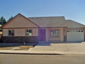 1004 53rd St in Springfield, OR - Building Photo