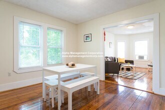 123 Brook St, Unit #3 in Brookline, MA - Foto de edificio - Building Photo
