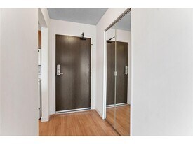 78 10th St E in St. Paul, MN - Building Photo