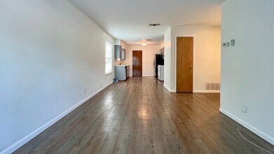 203 Dora St in San Antonio, TX - Building Photo - Building Photo