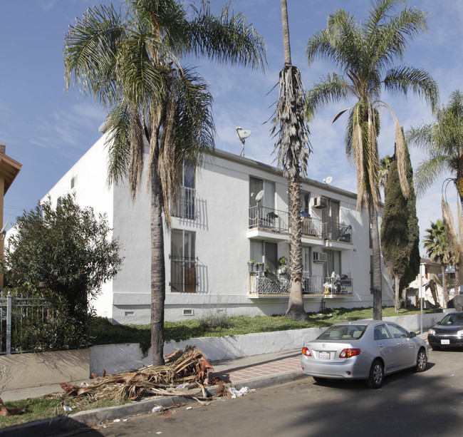 3900 W 1st St. in Los Angeles, CA - Foto de edificio - Building Photo