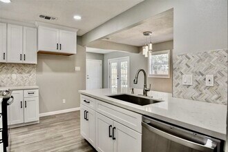 7906 Hammerly Blvd in Houston, TX - Building Photo - Building Photo