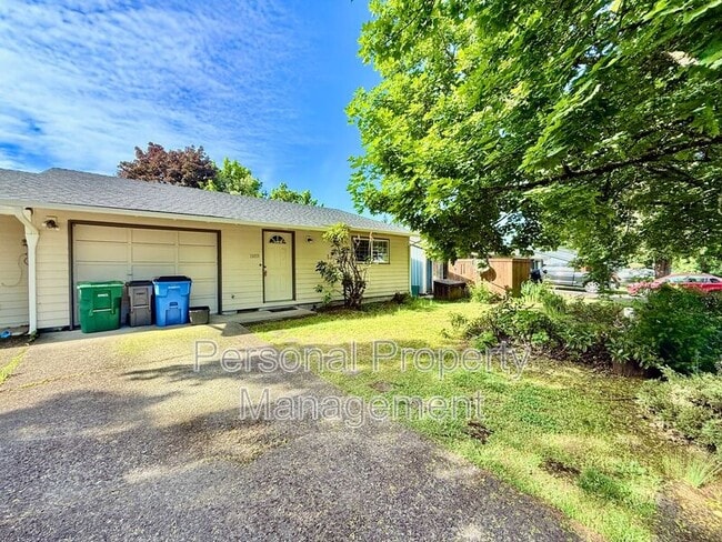 property at 13715 SE 20th Cir