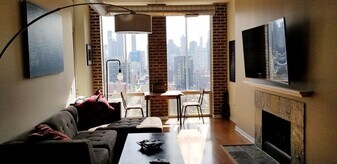 720 N Larrabee St, Unit 1602 in Chicago, IL - Building Photo