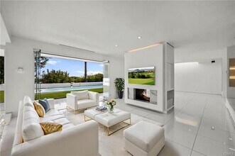 1046 N Hillcrest Rd in Beverly Hills, CA - Building Photo - Building Photo