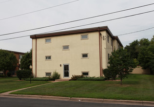 Osseo Manor Apartments in Osseo, MN - Foto de edificio - Building Photo