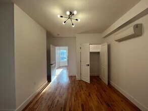 237 Clinton Ave, Unit 1L in Jersey City, NJ - Building Photo - Building Photo