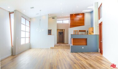 5762 Andasol Ave in Los Angeles, CA - Foto de edificio - Building Photo