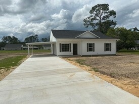 65 Wilson St in Hazlehurst, GA - Building Photo
