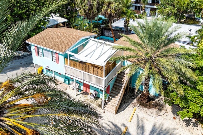 205 Coral Rd in Boynton Beach, FL - Building Photo - Building Photo