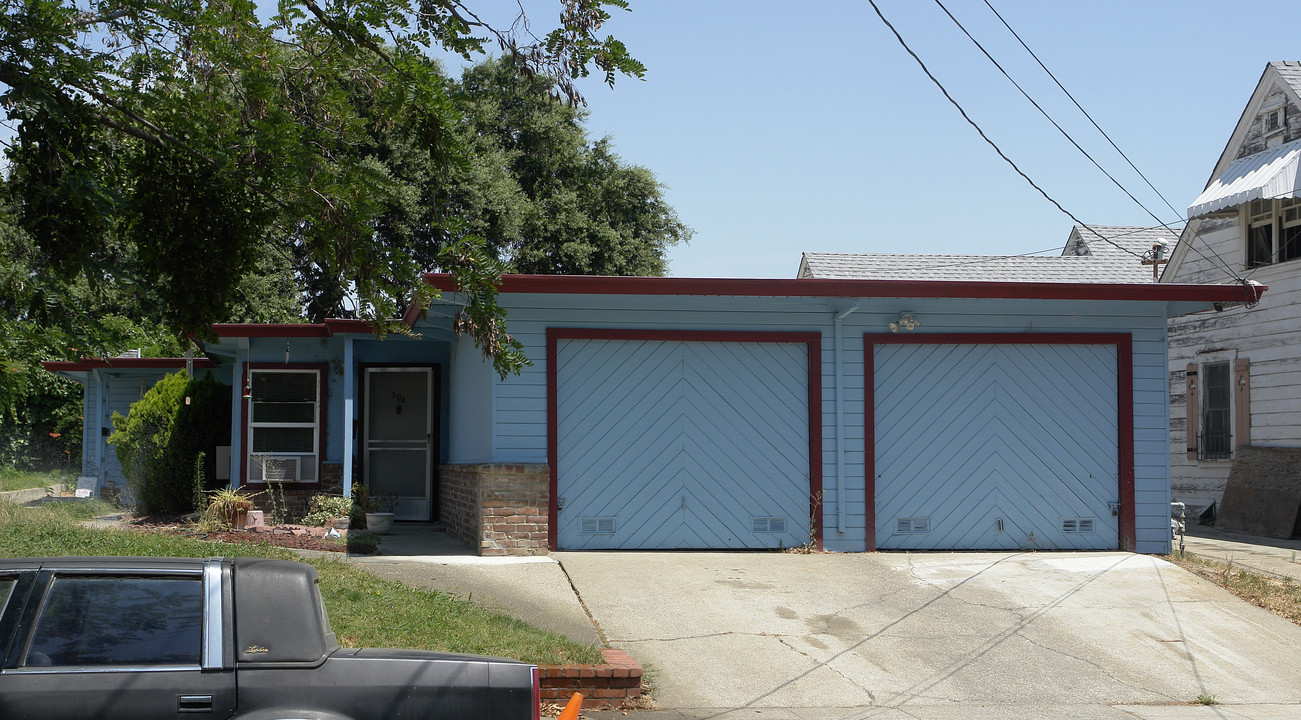 304-306 W 4th St in Antioch, CA - Building Photo