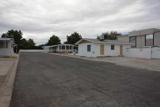 4221 E Stewart Ave in Las Vegas, NV - Building Photo - Building Photo