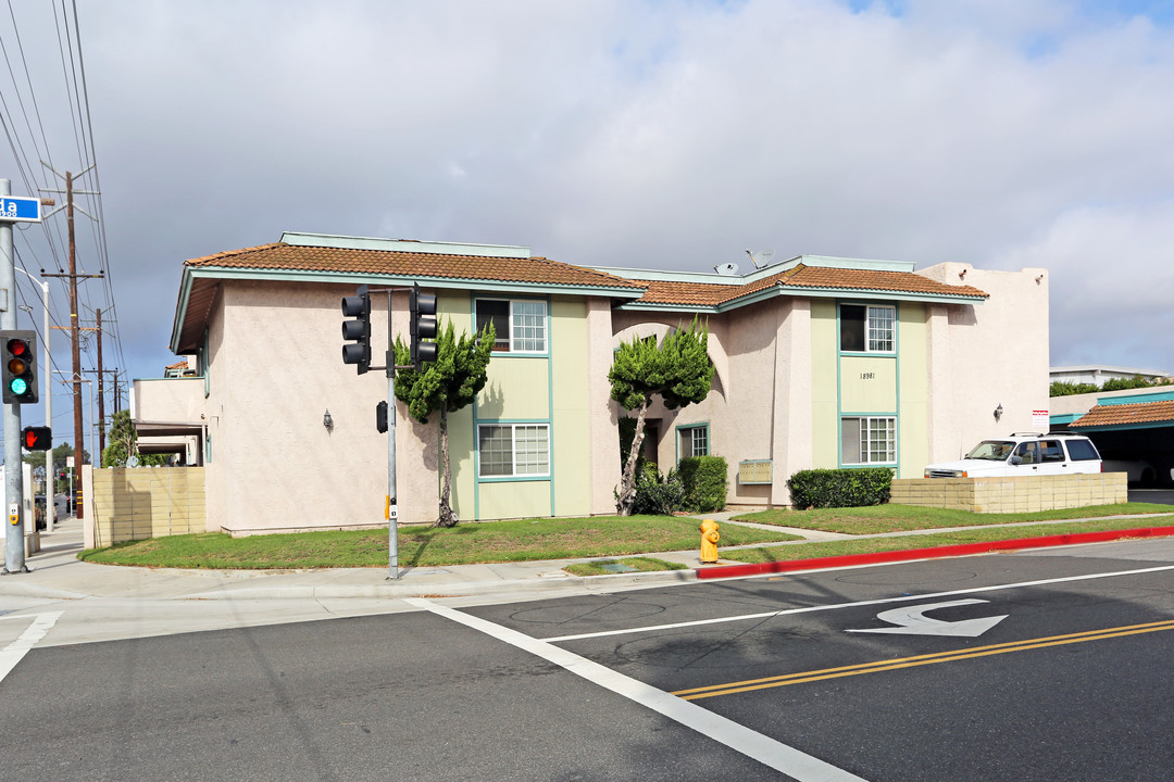 18981 Florida St in Huntington Beach, CA - Building Photo