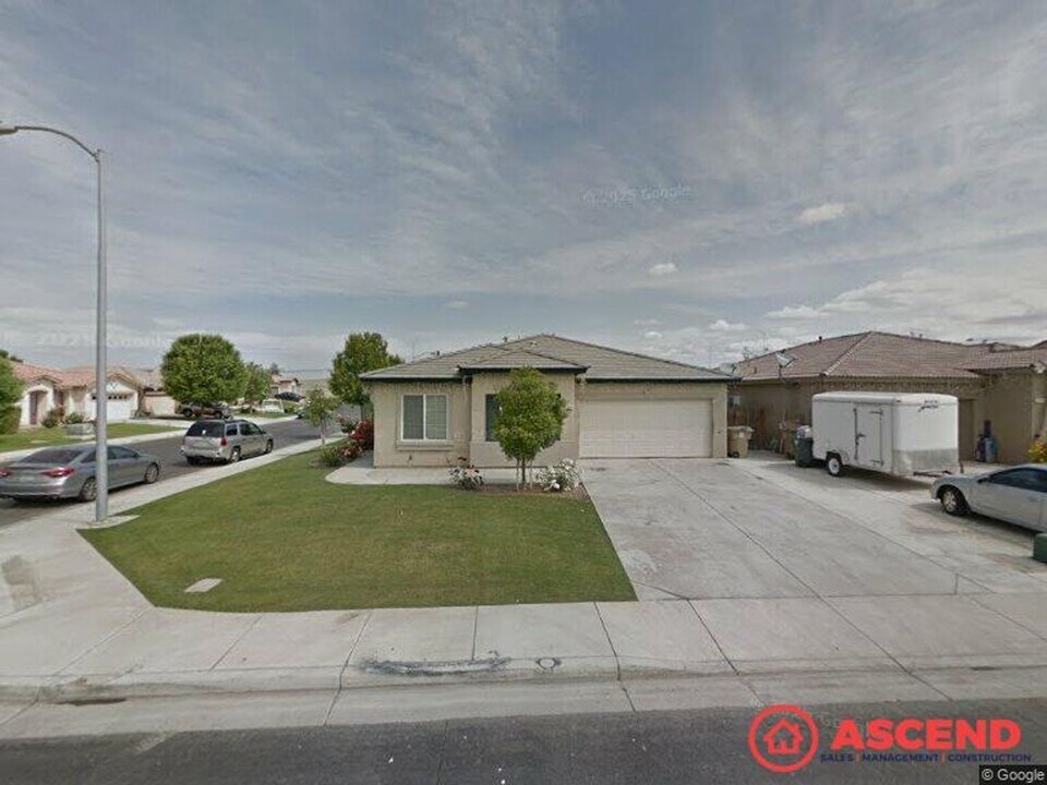 2314 McGwire Ct in Bakersfield, CA - Building Photo