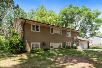 968 Gershwin Ave N in Oakdale, MN - Building Photo - Building Photo