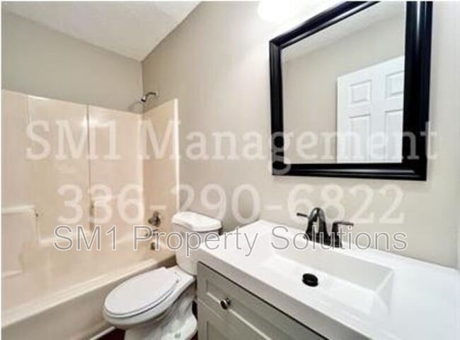 1708 Green Oaks Dr SE in Winston-Salem, NC - Building Photo - Building Photo