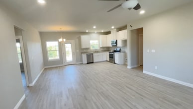 321 Western Hills Dr in Durant, OK - Building Photo - Building Photo
