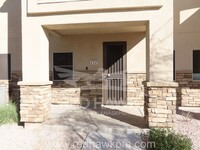 2821 S Skyline Dr in Mesa, AZ - Foto de edificio - Building Photo