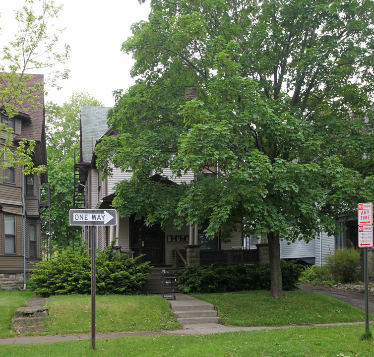 7 Birch Crescent in Rochester, NY - Foto de edificio