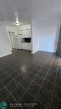 1012 NW 2nd Ave-Unit -4 in Hallandale Beach, FL - Building Photo - Building Photo