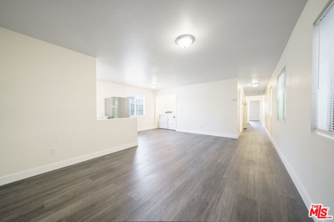 10376 Wilmington Ave in Los Angeles, CA - Building Photo - Building Photo