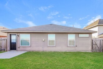 Rodeo Palms in Manvel, TX - Building Photo - Interior Photo