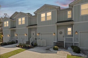 1419 Iroquois Ct in Pensacola, FL - Building Photo