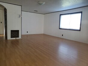 1317 Fir St in Sweet Home, OR - Building Photo - Building Photo