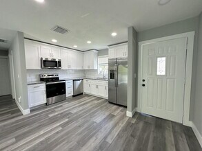 7309 Riverbank Dr in New Port Richey, FL - Building Photo - Building Photo