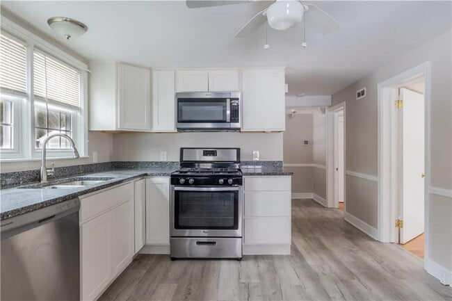 31 Kirby St in Barrington, RI - Building Photo - Building Photo