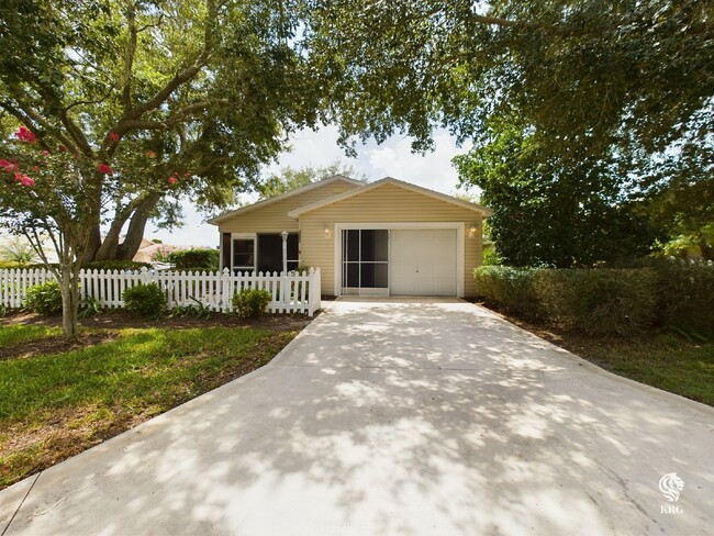 1702 Quintero Ct in the Villages, FL - Building Photo - Building Photo