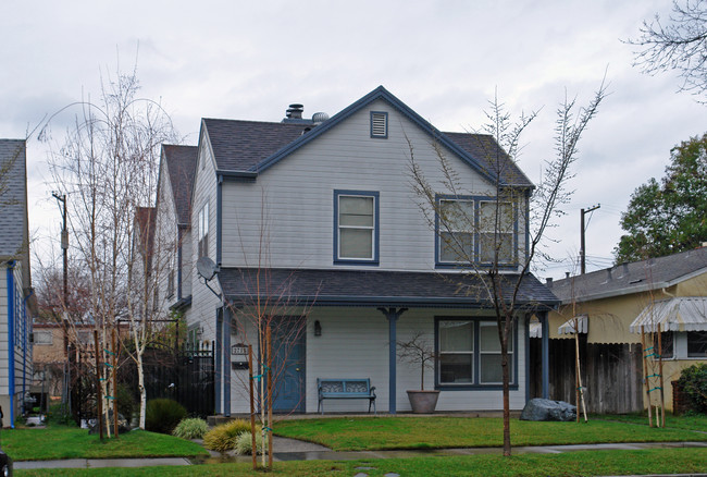 2715 V St in Sacramento, CA - Foto de edificio - Building Photo