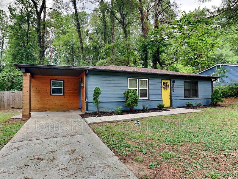 1020 Valley View Rd SE in Atlanta, GA - Building Photo