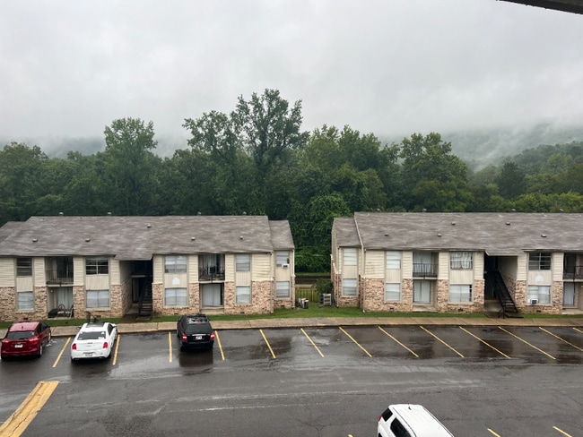 948 Whittington Ave in Hot Springs, AR - Foto de edificio - Building Photo