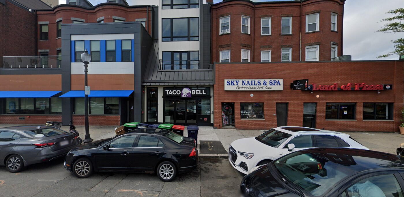 449 W Broadway in Boston, MA - Building Photo