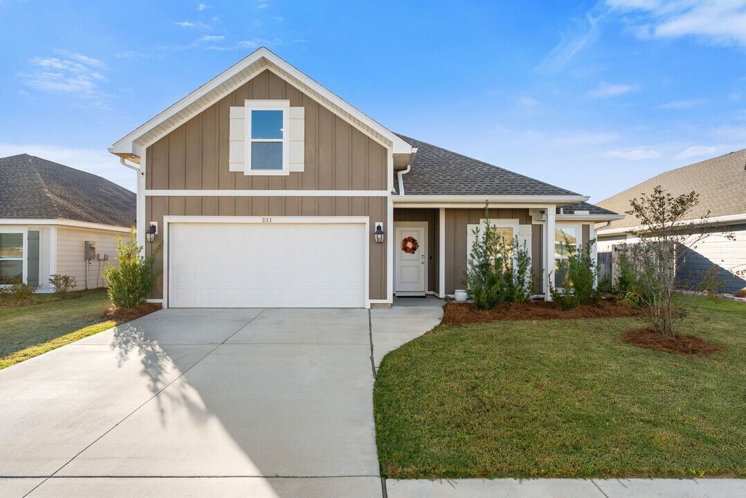 231 Bayou Bend Ln in Callaway, FL - Building Photo