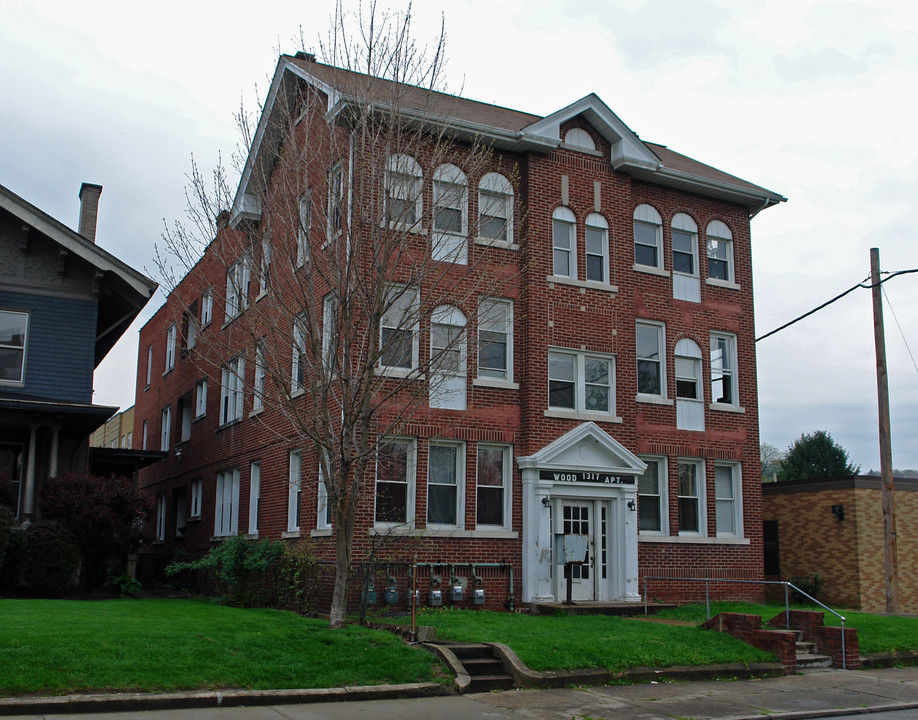 1317 Quarrier St in Charleston, WV - Building Photo