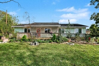 1627 Texas Ave in League City, TX - Building Photo - Building Photo