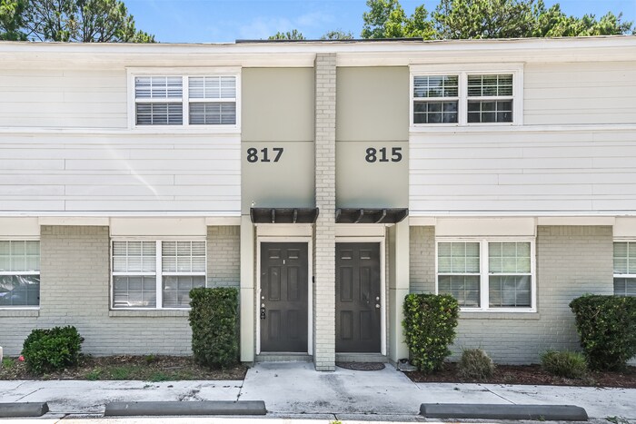 817 Von Kolnitz Rd in Mount Pleasant, SC - Building Photo