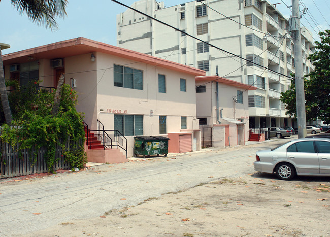 Miracle Apartments in Miami Beach, FL - Foto de edificio - Building Photo