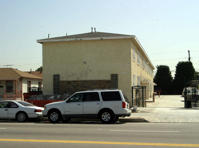 6720 West Blvd in Los Angeles, CA - Foto de edificio - Building Photo