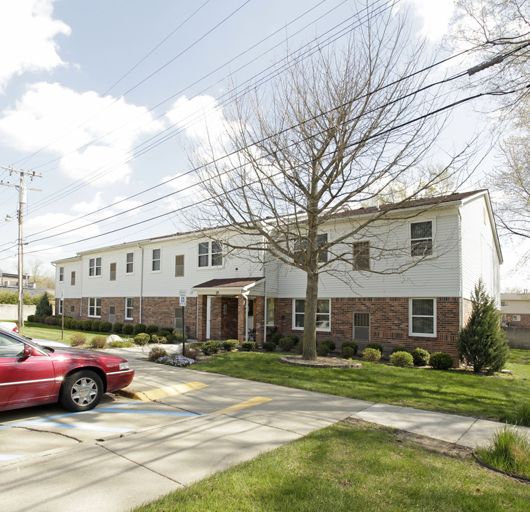 121 Renshaw Ave in Clawson, MI - Building Photo