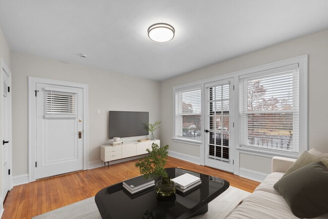 6340 Northwood Ave, Unit 2E in Clayton, MO - Foto de edificio - Building Photo