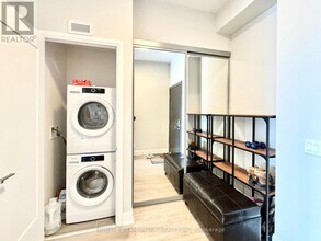 38 Water Walk Dr in Markham, ON - Building Photo - Building Photo